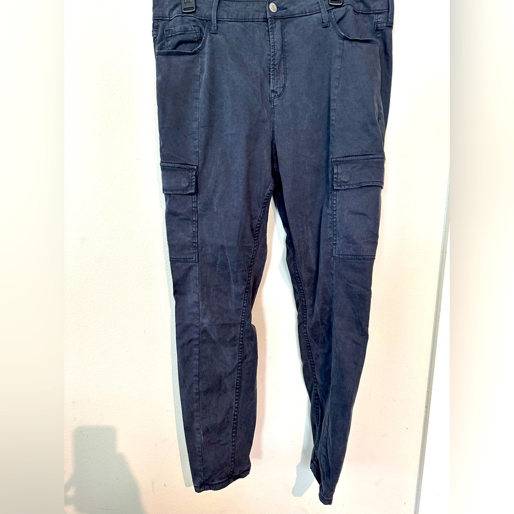 Women’s Old Navy cargo pants. NWT